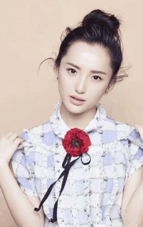 杨幂捧红了不少艺人, 可唯独捧不红肖雨雨, 到底