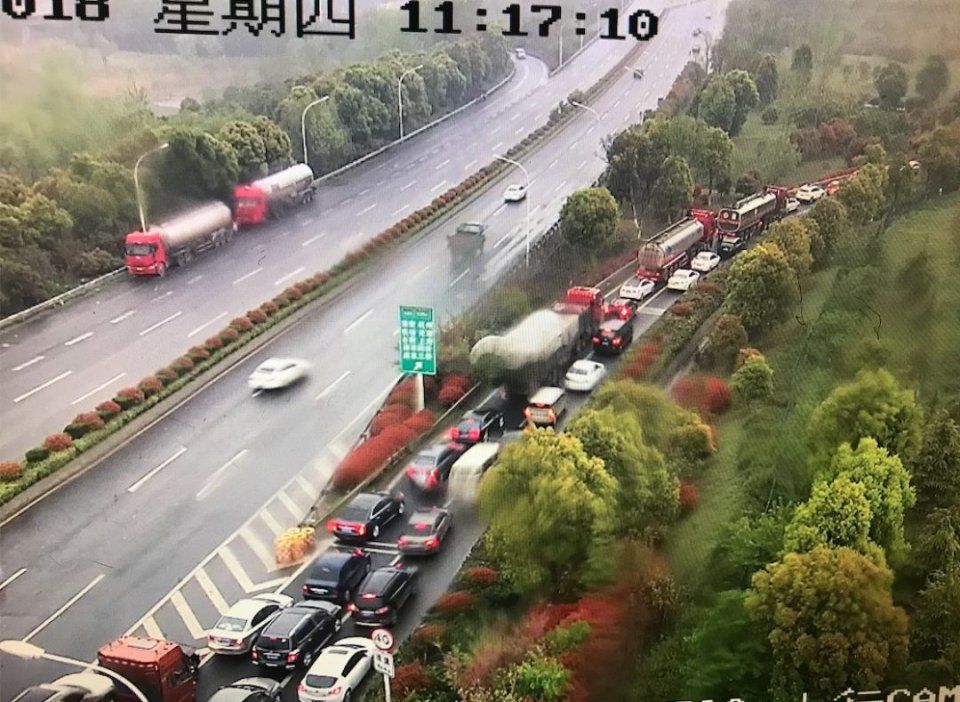 堵!出城请走南京长江三桥!苏通大桥车多缓行9