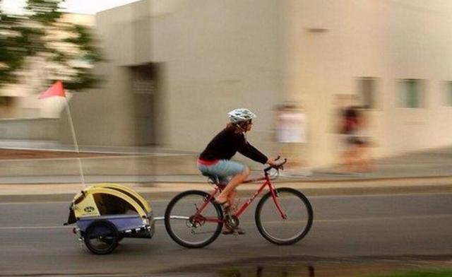 ufo山寨共享单车:ofo的logo,小蓝单车的外形