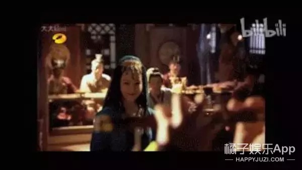 迪丽热巴跨年表演被嘲了.网友提问这也叫舞蹈