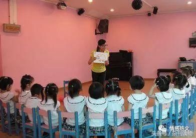 幼儿园老师抱怨工资低怒爆工资条,网友:还有比