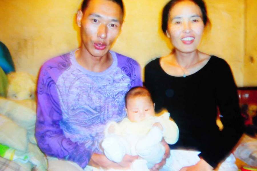 山东聊城一女子患癌症丈夫悄然离家 留下7岁女