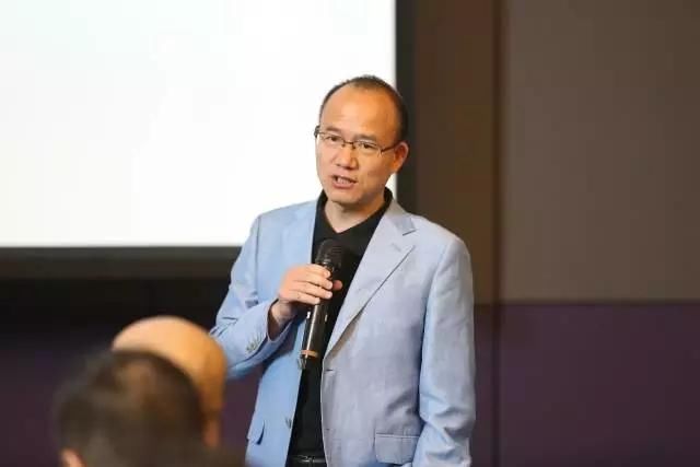 中国版巴菲特,从3.8万到625亿,实现了穷二代到