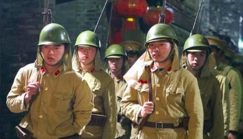 抗日战争中,日本军人帽子后面的两片布有何用