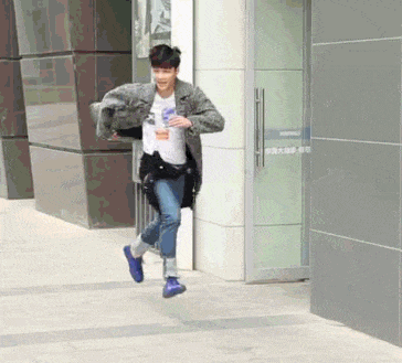 为什么娱乐圈那么多人都叫黄磊老师,而只有张