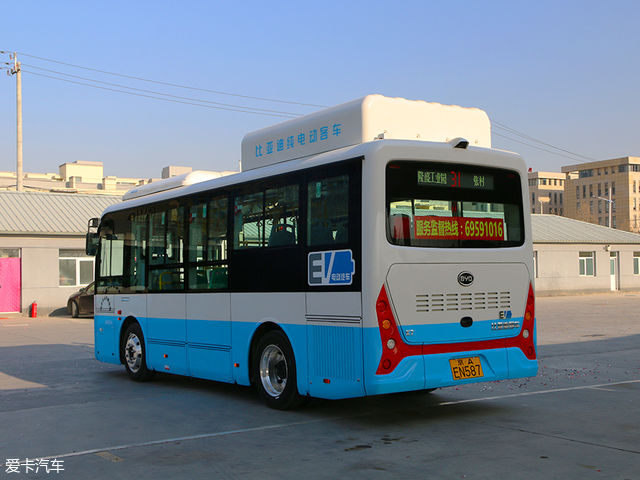 爱卡汽车实拍比亚迪纯电动新能源大巴