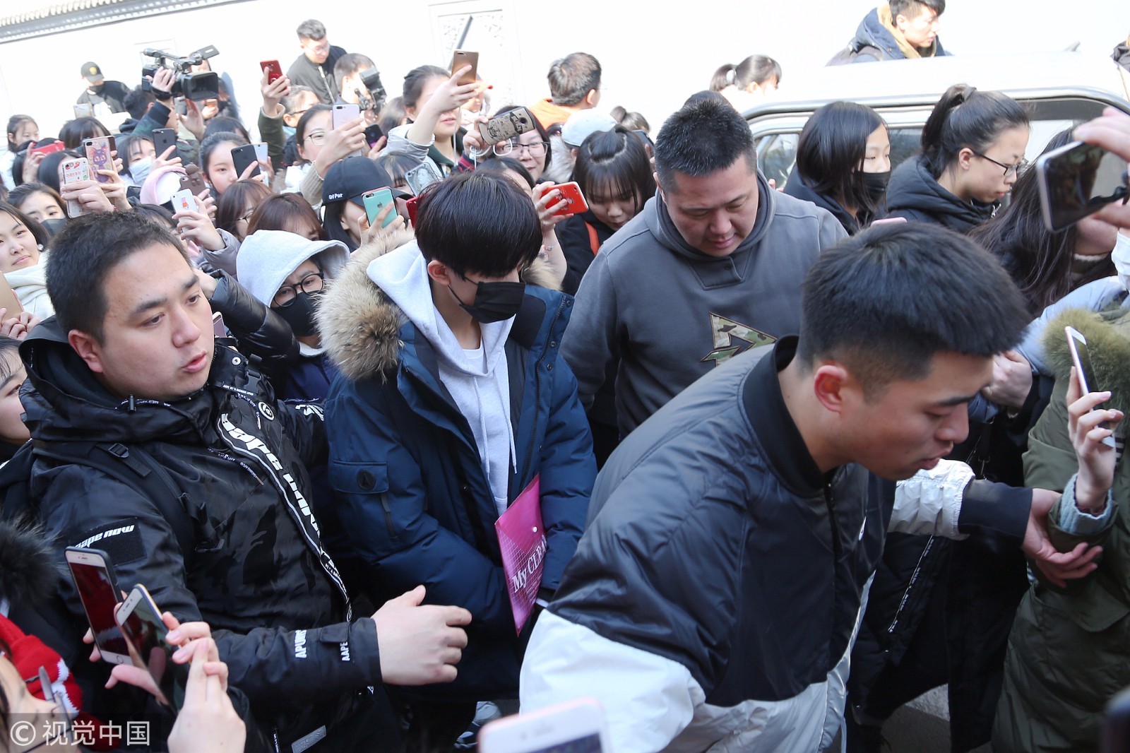 这个孩子为了高考到底经历了什么?易烊千玺蓄