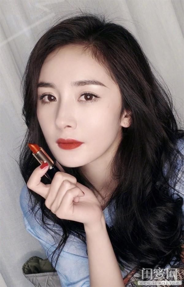 杨幂这个口红终极玩家,告诉你年度有毒唇色到