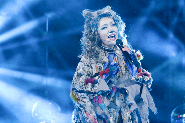 2017《跨界歌王》江珊变身“猫女” 演绎百老汇级经典唱哭栗坤 2017《跨界歌王》江珊变身“猫女” 演绎百老汇级经典唱哭栗坤