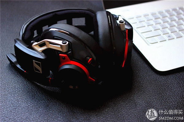 智能硬件 篇四:全新封闭式声学,高端局吃鸡游戏