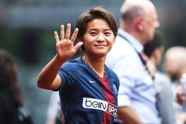 中国女足核心王霜正式亮相法甲大巴黎,这对中