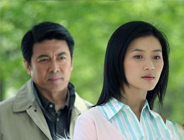 令人过目不忘的女演员,26岁红遍全国,如今43岁独自带着女儿生活