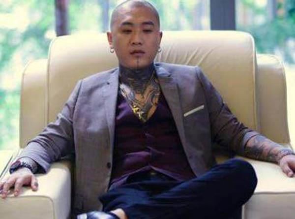快手李舒克被打怎么回事?疑因方丈仙洋纠葛受