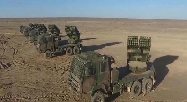 中国新型电磁弹射火箭弹现身青藏高原,印度看