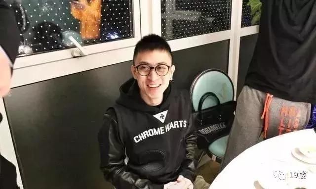 比肩王思聪的富二代送奔驰了!这是微博里做梦