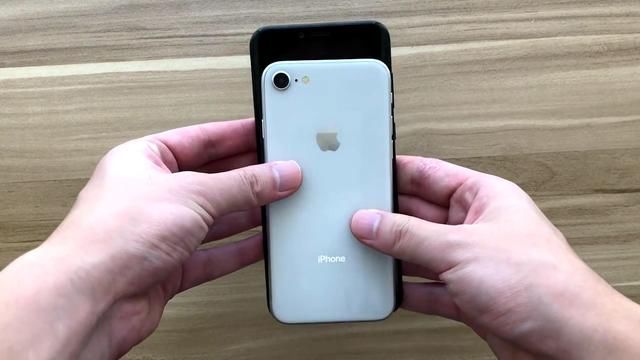 荣耀Play的速度到究竟多快?拿它和iPhone8对