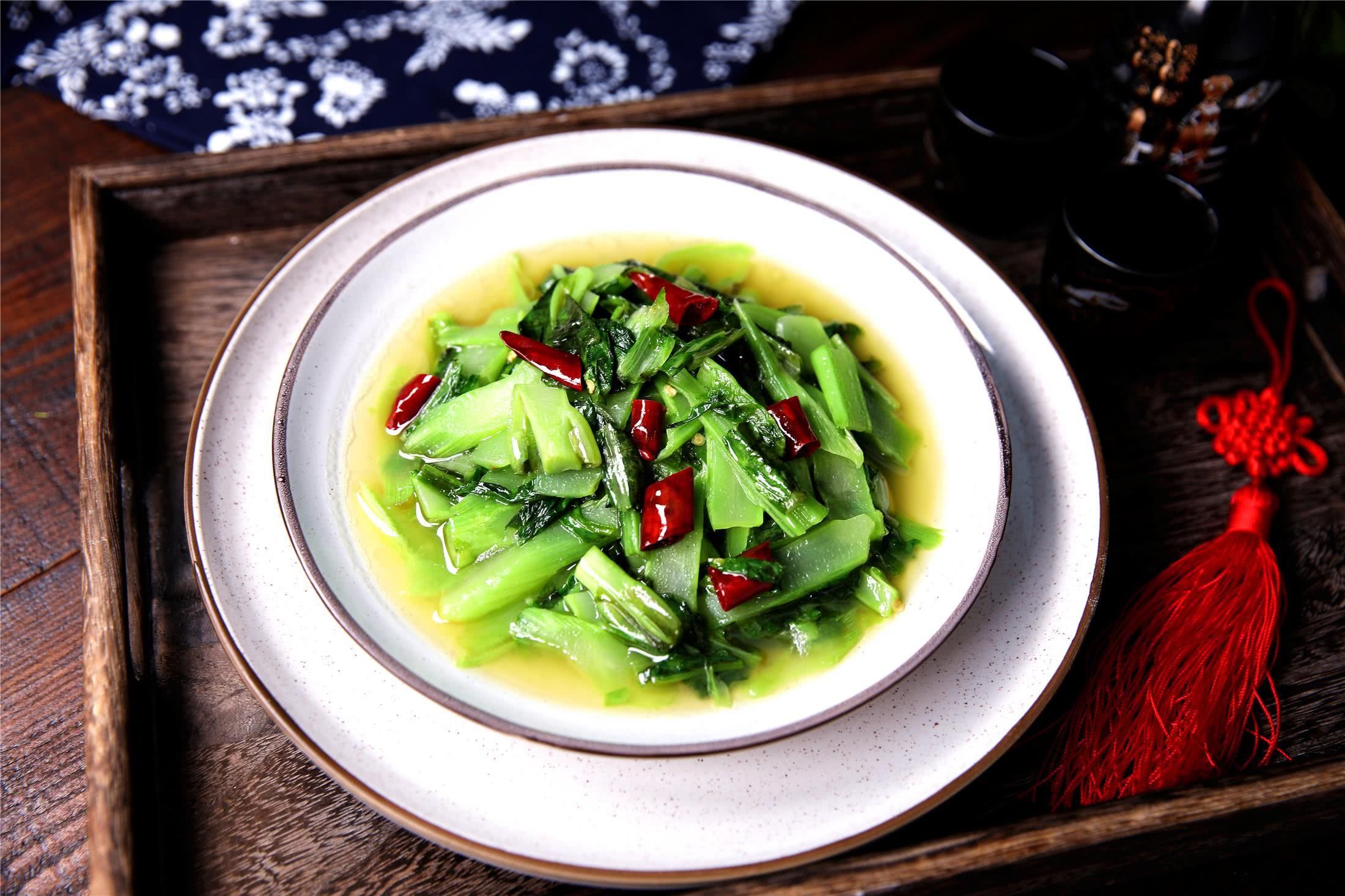 老妈用一元钱的这菜招待难得回家的闺女,这是亲妈?闺女却超爱吃