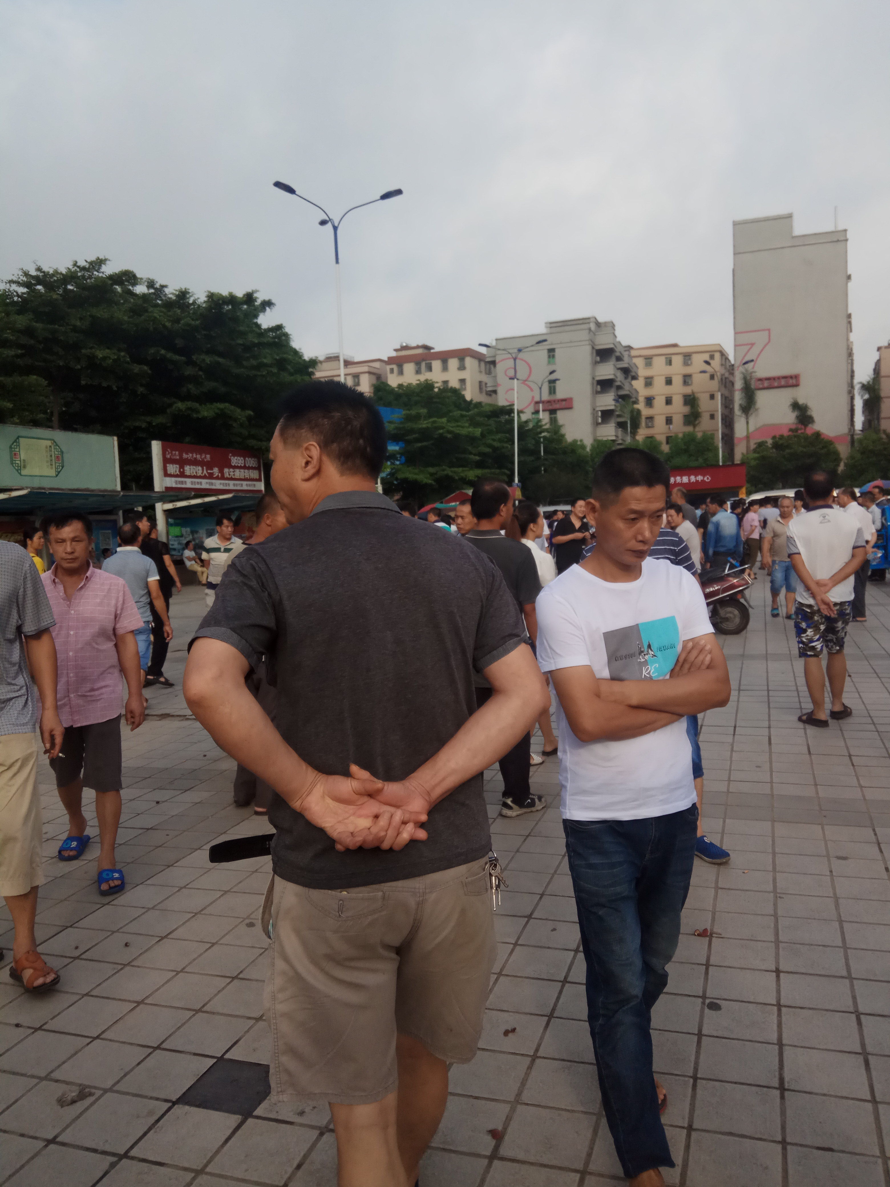 为什么现在很多工厂招不到工人,而临时工市场