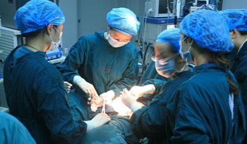 22岁孕妇剖宫产生下龙凤胎,第二天死了,最终成