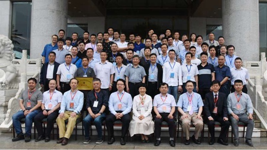 郑大二附院举办脊柱退行性疾病规范化治疗论坛