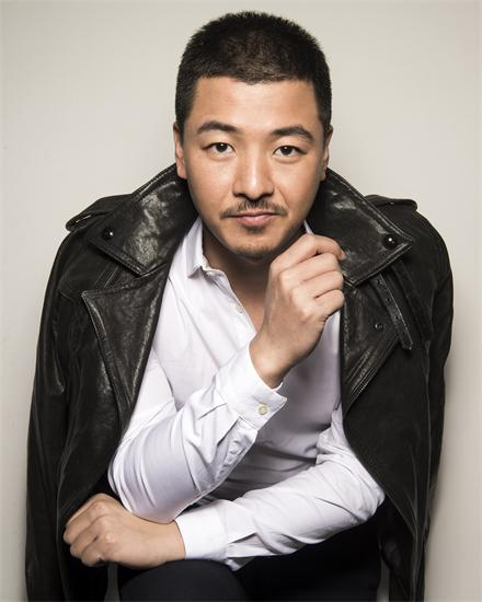 他是《铁在烧》中的常二宽,出道零绯闻,家庭幸福让人羡慕