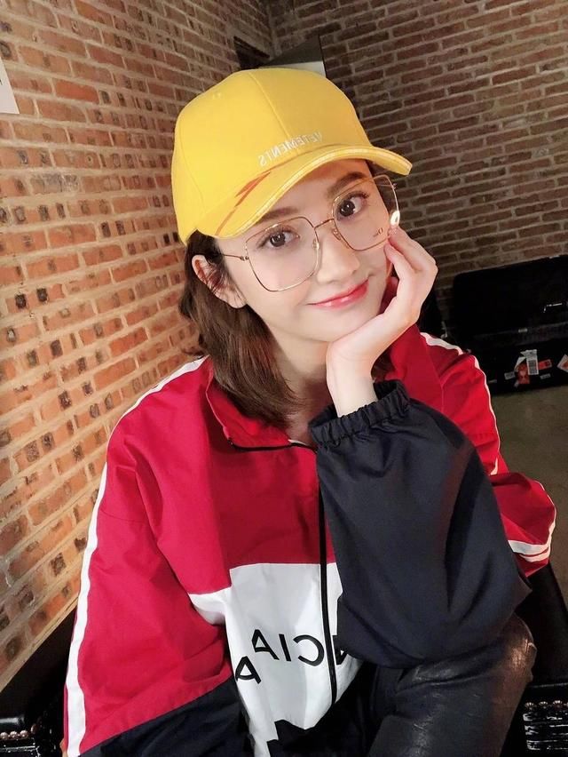 巴黎世家又一爆款!景甜靠它上热搜,撞衫李易峰