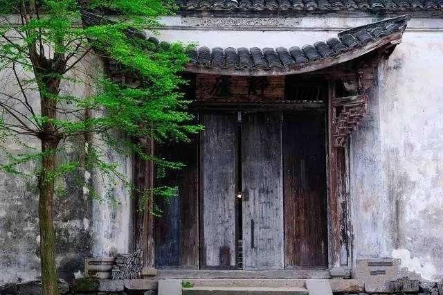 1000根柱子做成的一个村落, 雨天不用打伞