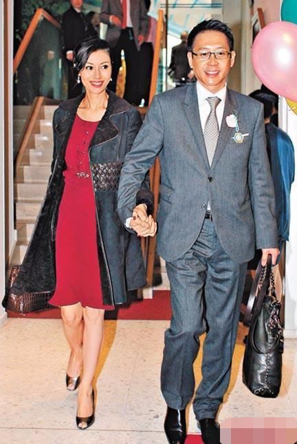 李嘉欣晒与老公,公公的合照,她嫁的到底是什么豪门?