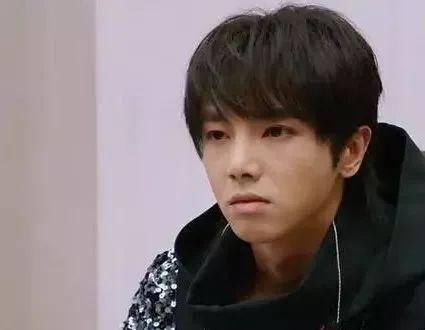 张天唱张国荣名曲得弹幕差评,大家表情看出一