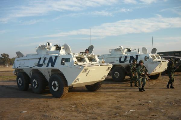 目前大部分轮式步战车的装甲都只有十几毫米厚度，都无法防御动破甲能力180毫米/60度的RPG火箭弹的打击。