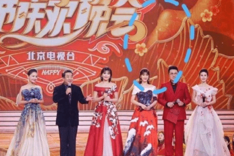北京春晚获赞,吴秀波被P因祸得福,没主持人全