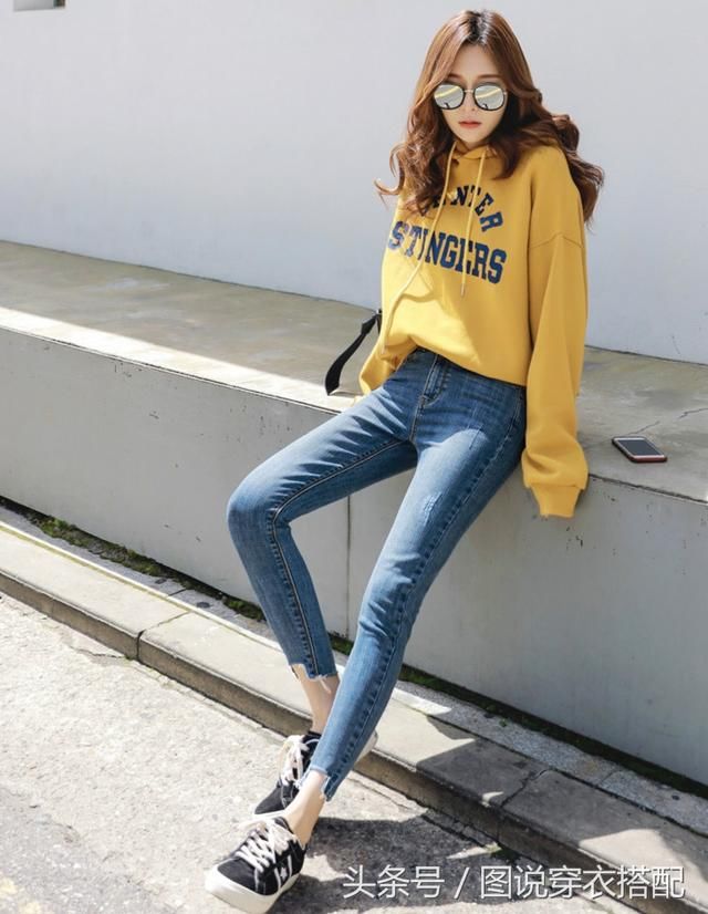 弹力九分小脚毛边牛仔裤,搭配体恤卫衣休闲随