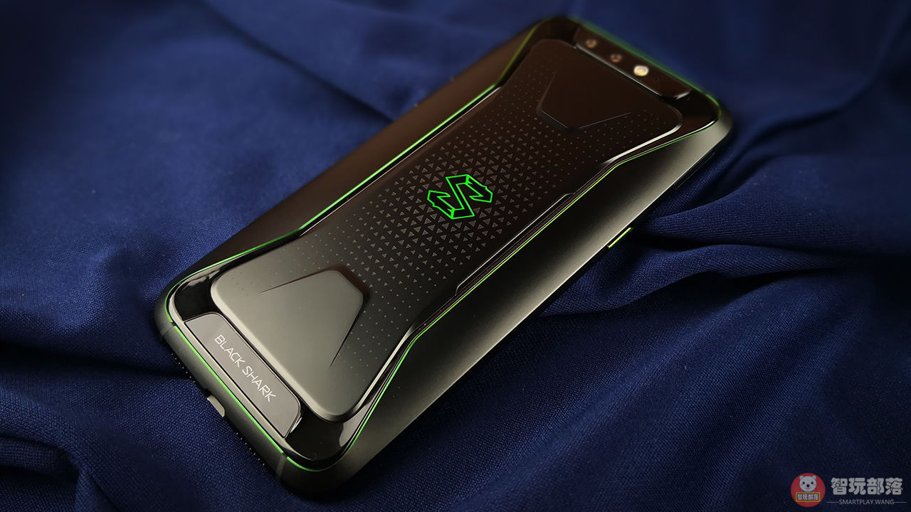 黑鲨游戏手机图赏:性能赶超小米MIX2S,外观堪