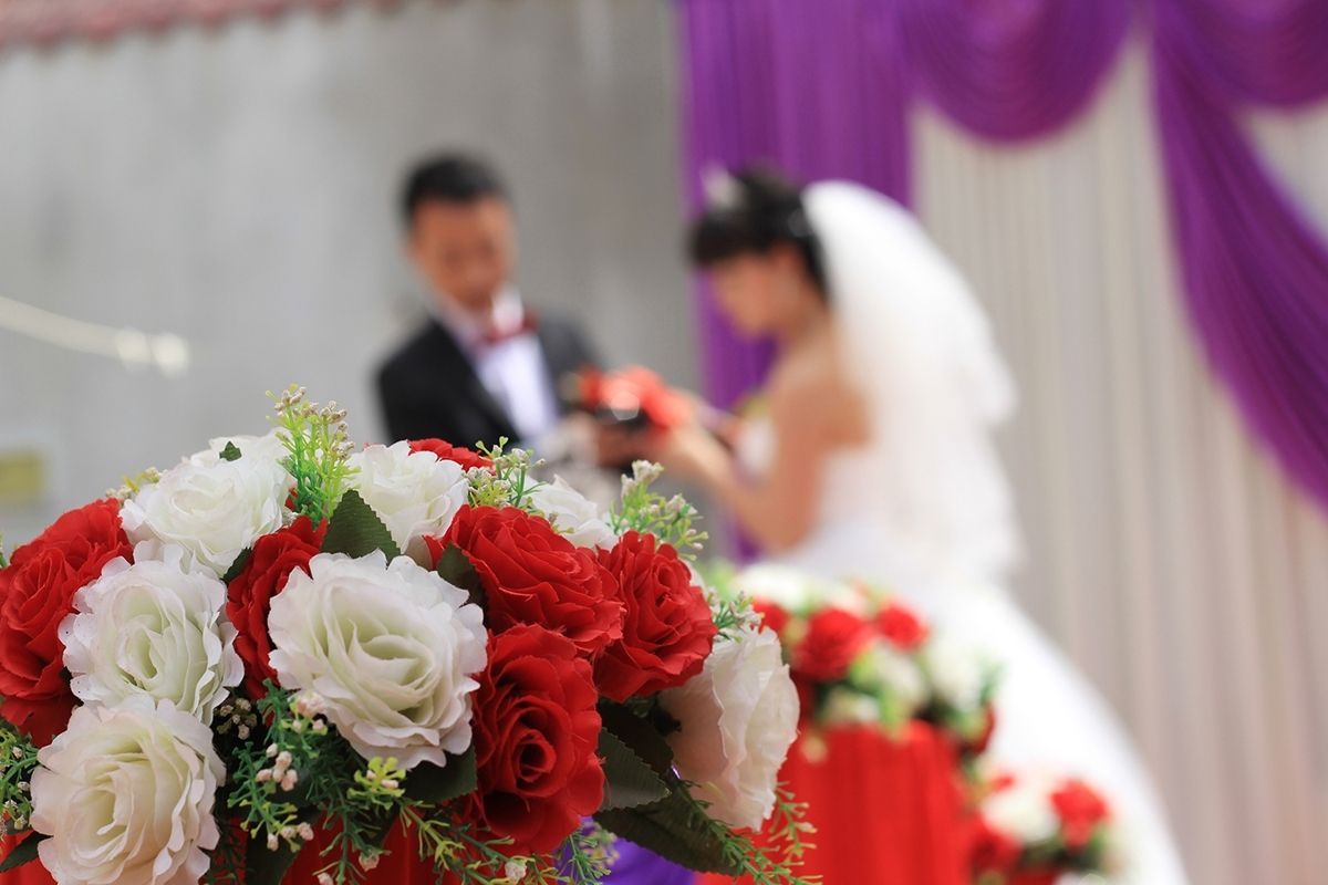 25岁空姐与亿万家产富二代结婚不领证:不占便