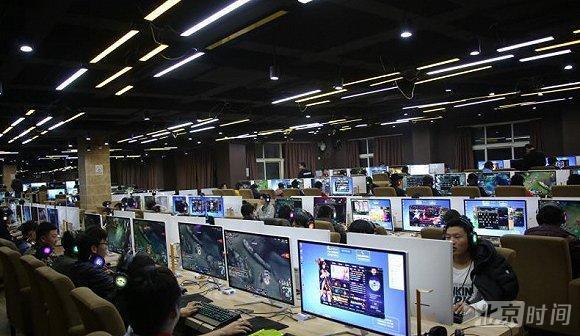 探秘蓝翔电竞学院:学费四万多 天天打游戏很爽