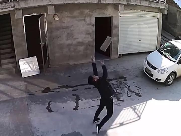 妻子因家暴离婚,男子打砸前岳父家,逼其复婚:若