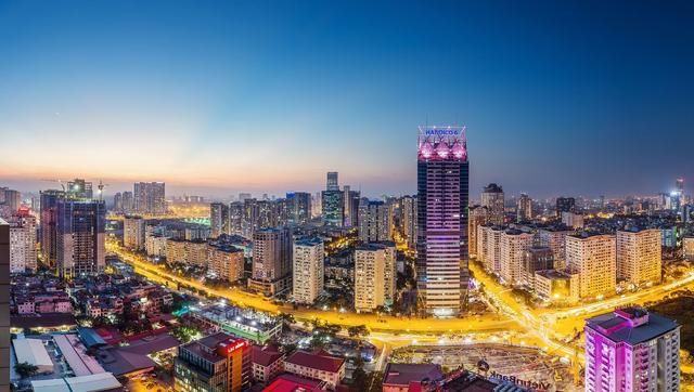 越南河内,一座现代化的国际大都市,它的天际线
