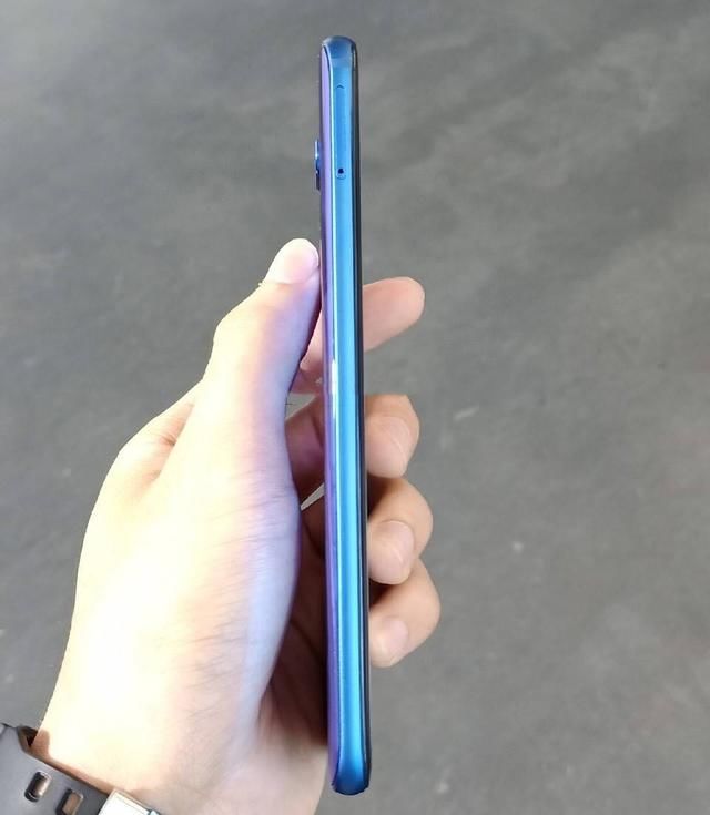 荣耀10真机上手,最像iPhoneX的安卓手机!