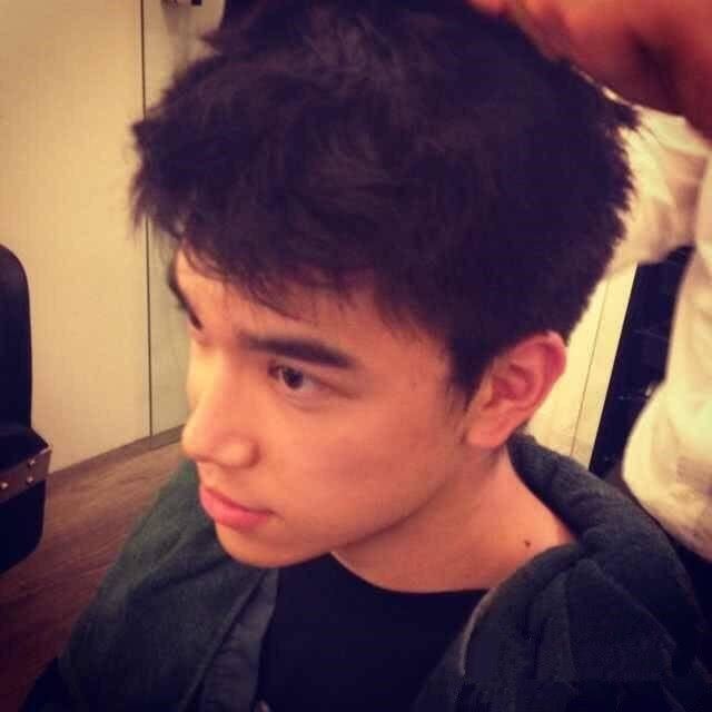 y杨颖的亲生弟弟照片曝光,杨颖到底整没整容一