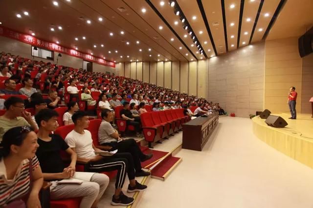 鹤壁职业技术学院丹心育桃李 书香沁人生