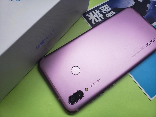 荣耀Play星云紫开箱上手,1999元起手机单品销