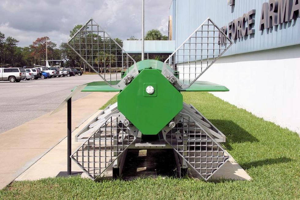 尾部的正面细节。