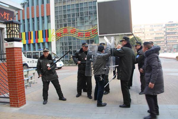惠济区艺术小学:多方联动,提高反恐防暴意识