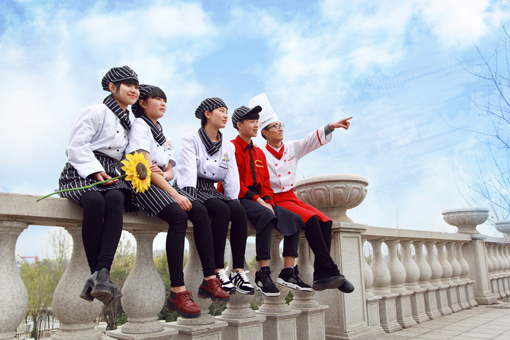 陕西新东方烹饪学校:初中毕业女生学什么技术