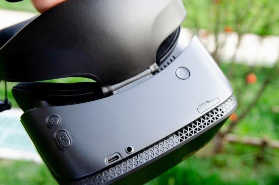 完成iQUT使命,爱奇艺奇遇二代VR一体机使用体