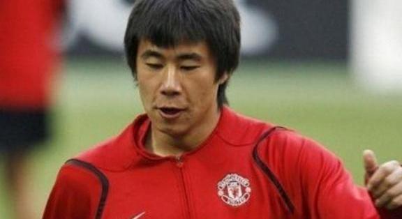 19岁被曼联350万签下,后夺欧洲联赛金靴奖,曾