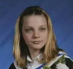 一个连高中都没有读完的乡下姑娘,凭什么泡遍