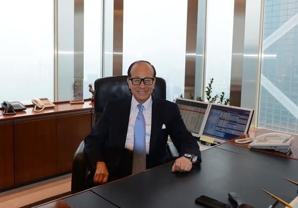 他发明卖楼花跟分期付款,推动房地产发展,却也