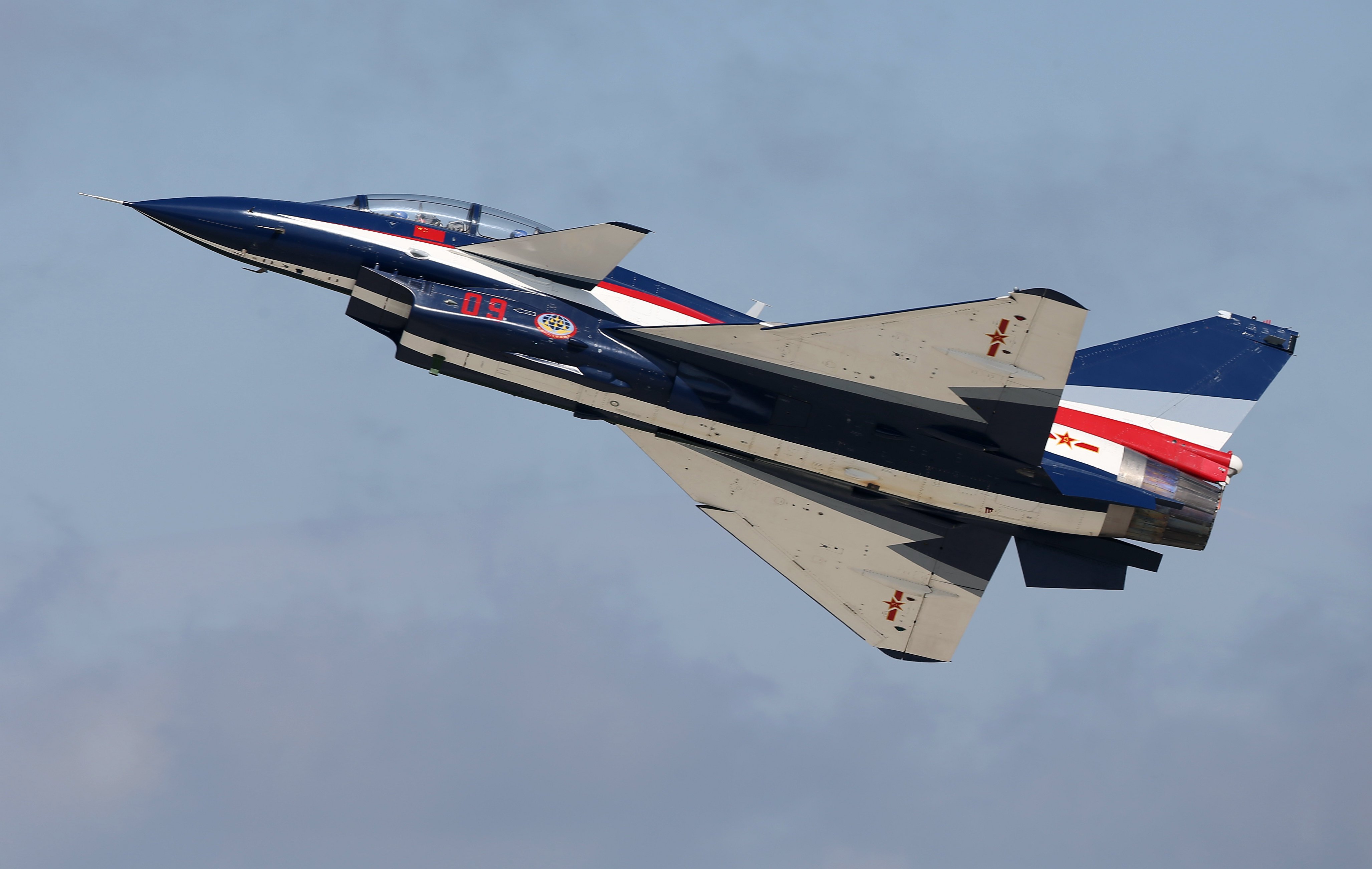 空军航空开放日 歼-10惊艳蓝天-北京时间