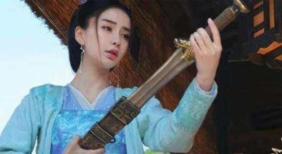 女星古装拔剑:赵丽颖霸气,刘亦菲仙气,画风到杨